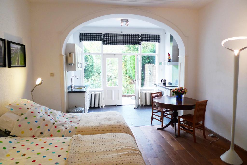 Bed & Breakfast Walenburg Rotterdam Szoba fotó